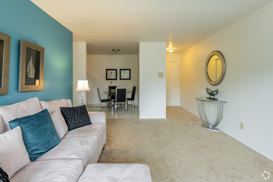 2 BR, 1 BA - 870SF - Morgan Grove