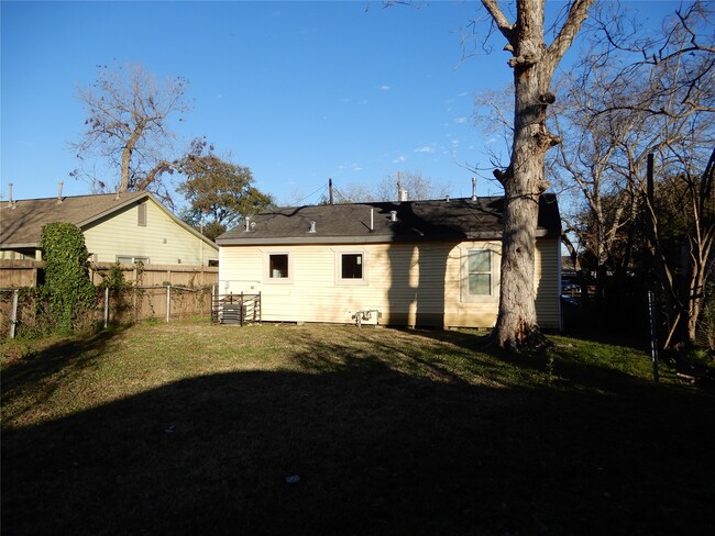 Building Photo - 3507 Gano St