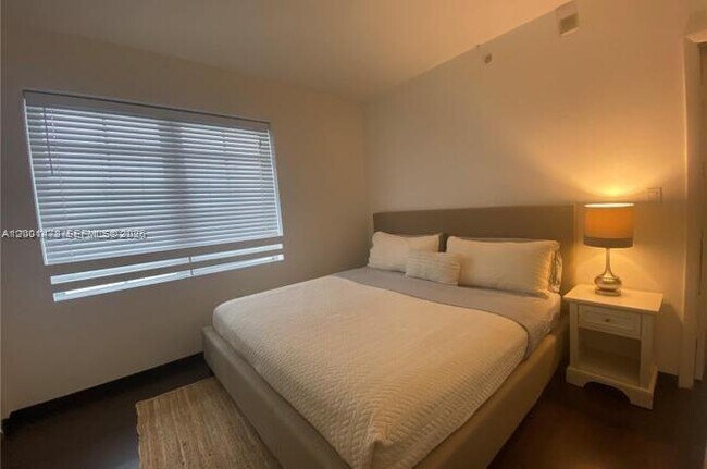 Building Photo - 435 21st St