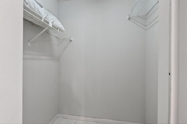 Building Photo - 7340 Amberly Ln