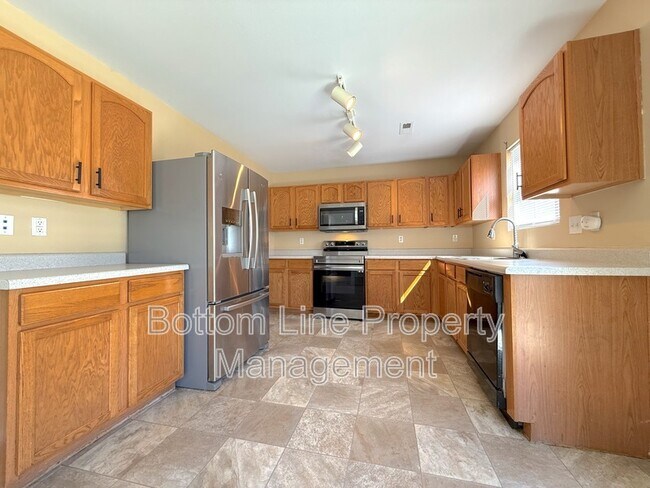 Building Photo - 8125 Rosberg Ln