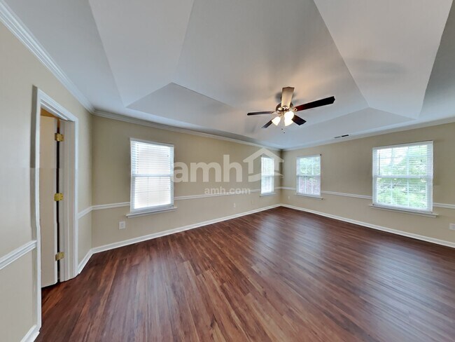 Building Photo - 190 Royalton Rd