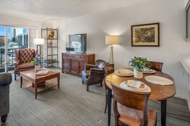 Building Photo - Downtown Furnished 1 Bed / 1 Bath Apartmen...