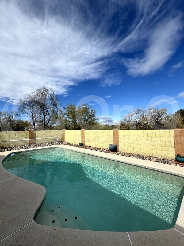 Building Photo - 2084 W Cholla Estate Dr