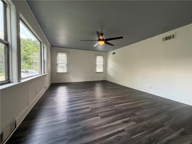Building Photo - 1095 S Ray Ave
