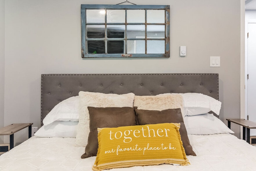 Building Photo - 36 Pequotsepos Rd