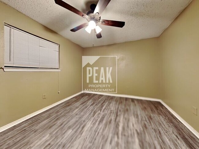 Building Photo - $2000! Large 4 Bed 2 Bath in ARLINGTON! COMING SOON will not stay long!