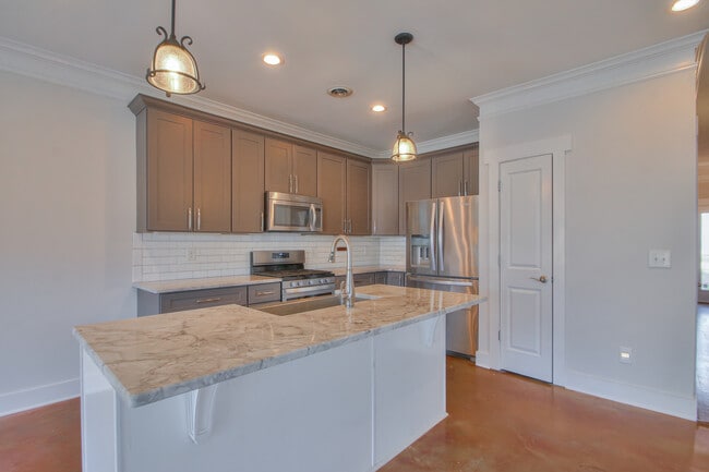 Building Photo - 1319B Pillow St