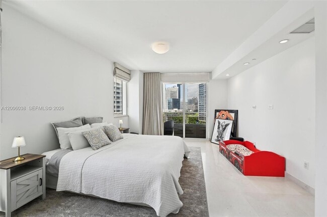 Building Photo - 901 Brickell Key Blvd