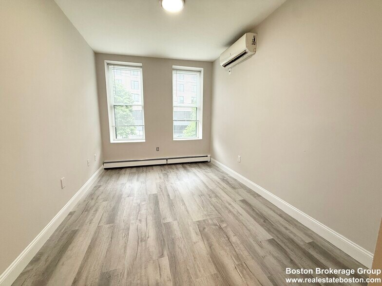 Building Photo - 15 Ruggles St