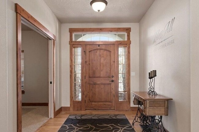 Building Photo - Beautiful 4 bedroom/3 full bath with Large...