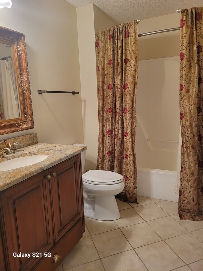 Building Photo - 148 Lakewood Dr