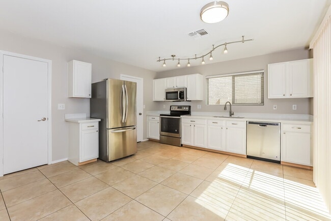 Building Photo - 6061 S Wilson Dr