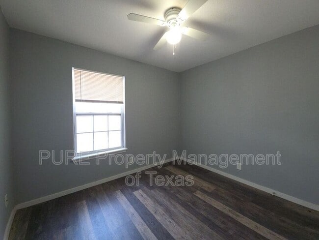 Building Photo - 5808 Wellington Dr