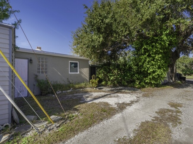 Building Photo - 2808 Clinton St S