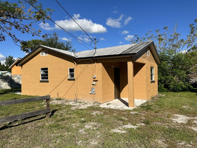 Primary Photo - 517 Poinsettia Rd
