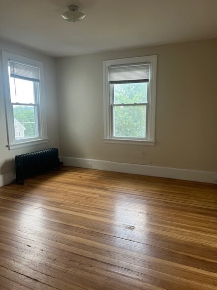 Building Photo - 415 Blackstone St