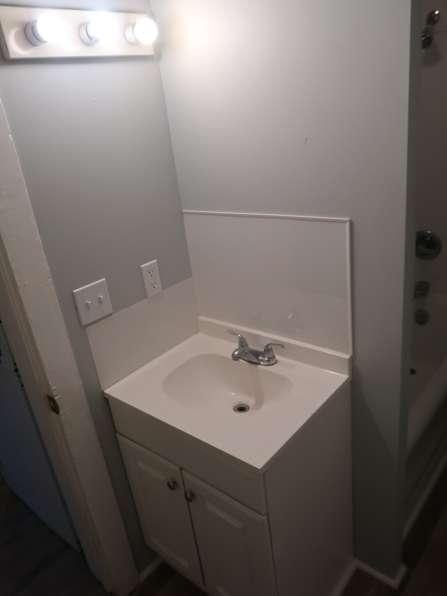 2nd View of Bathroom - 456 Franklin St