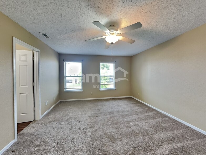 Building Photo - 6765 W Littleton Dr