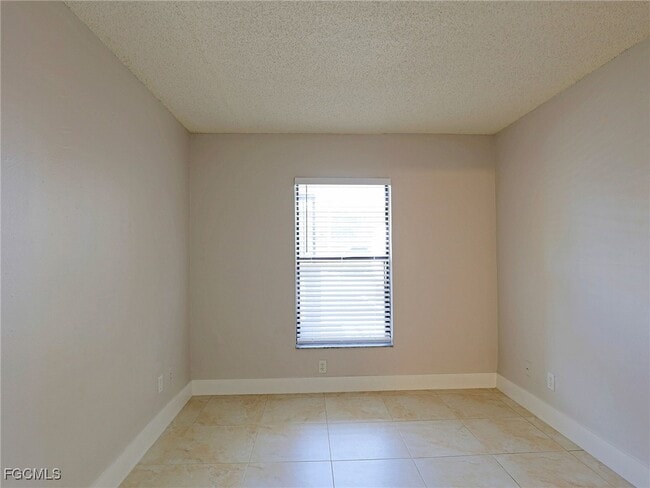 Building Photo - 5321 Summerlin Rd