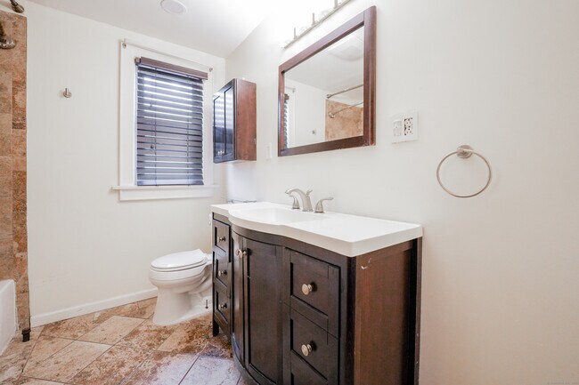 Building Photo - 140 Kent Ave