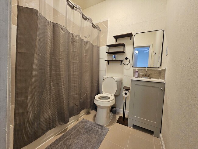 Building Photo - 7501 Hillsboro St