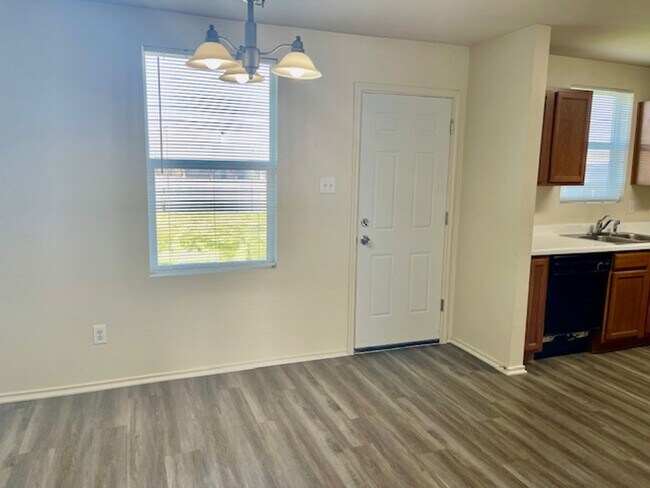 Building Photo - Newer 2 Story Home in Burleson with Commun...