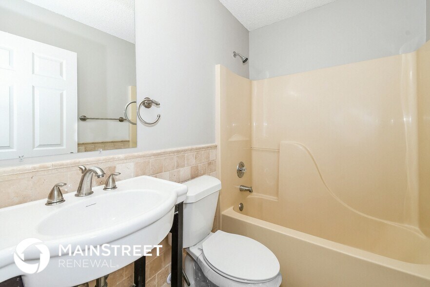 Building Photo - 8155 Teaticket Dr