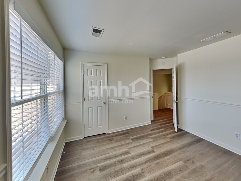 Building Photo - 710 Bob White Ct
