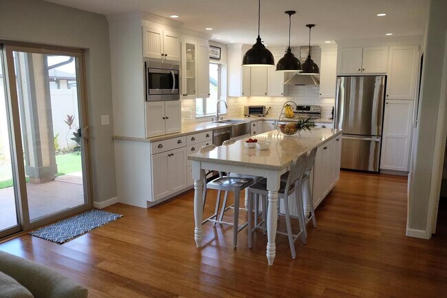 Building Photo - Spacious, Stylish, and Perfect for Enterta...