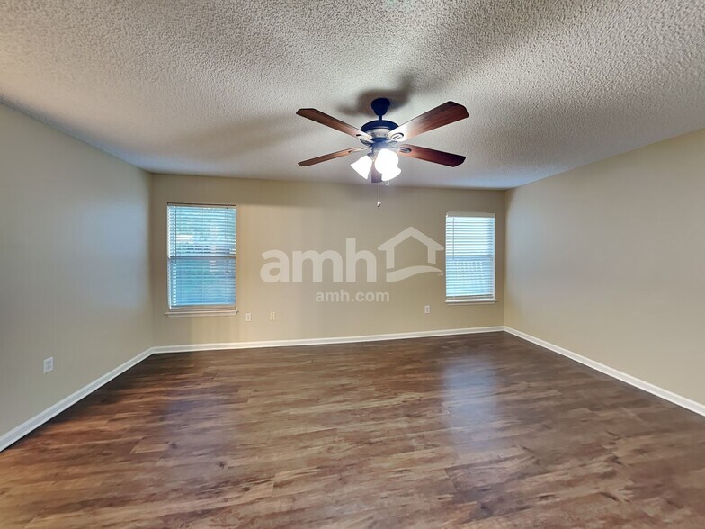 Building Photo - 3079 Wavering Ln