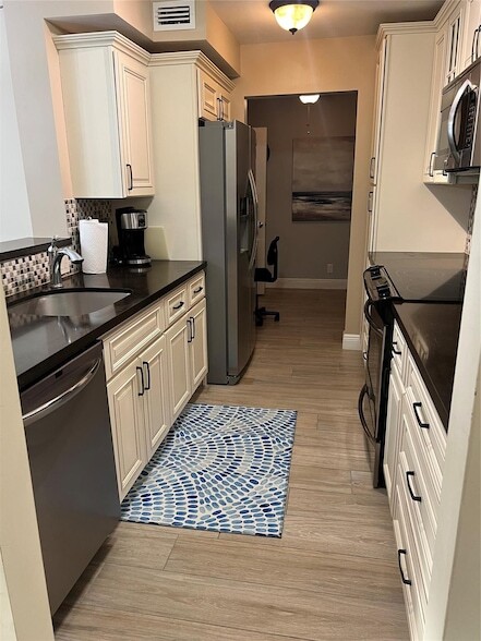 Building Photo - 95 N Birch Rd