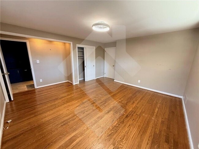 Building Photo - 140 Spring Dr