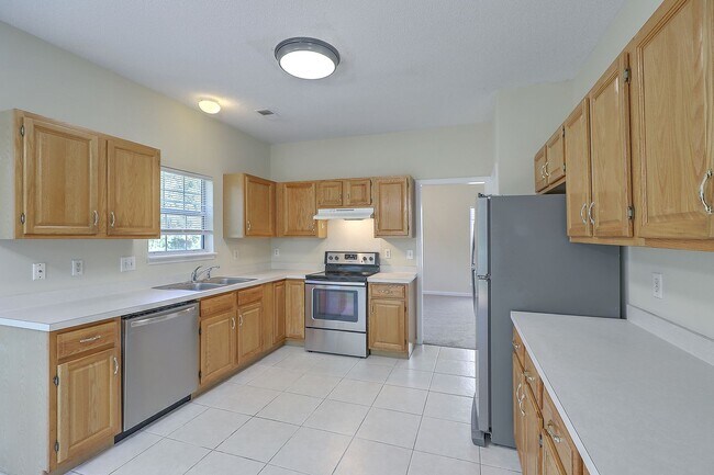 Building Photo - Gorgeous 2 Story Home In Belle Hall!