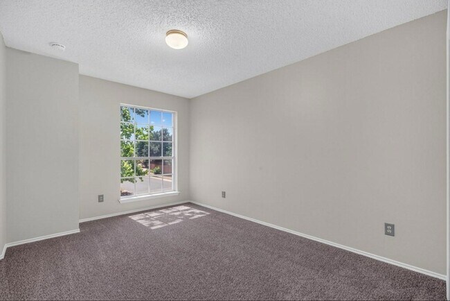 Building Photo - 1410 Green Terrace Dr