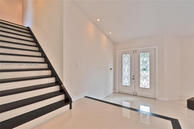 Building Photo - 6317 NW 113th Pl