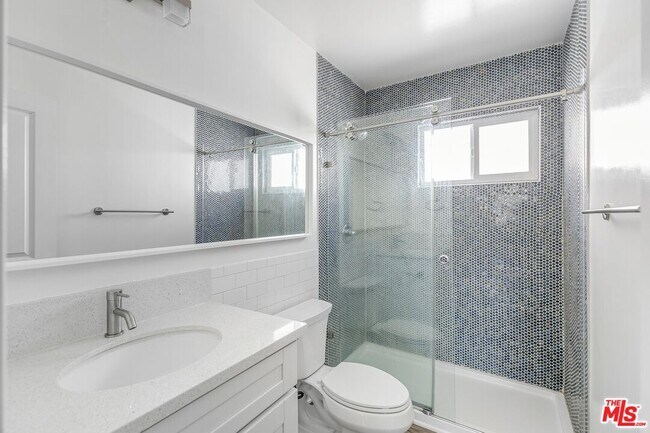 Building Photo - 1323 11th St