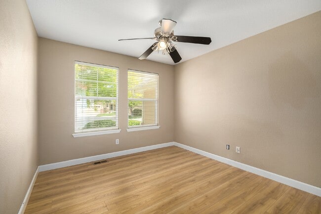 Building Photo - This beautiful 3-bedroom, 3-bathroom in Parker