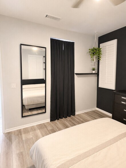 Building Photo - 5150 Calle Sandwaves