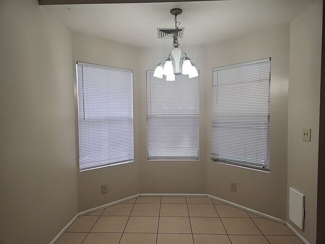 Building Photo - ?4 Bed / 2 Bath Single Level Gilbert Home with vaulted Ceilings *New Paint*?