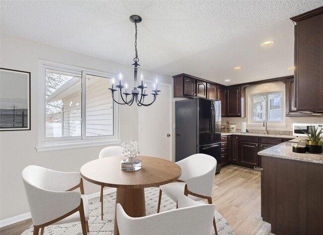 Building Photo - Beautiful Home Near Mcintosh Lake
