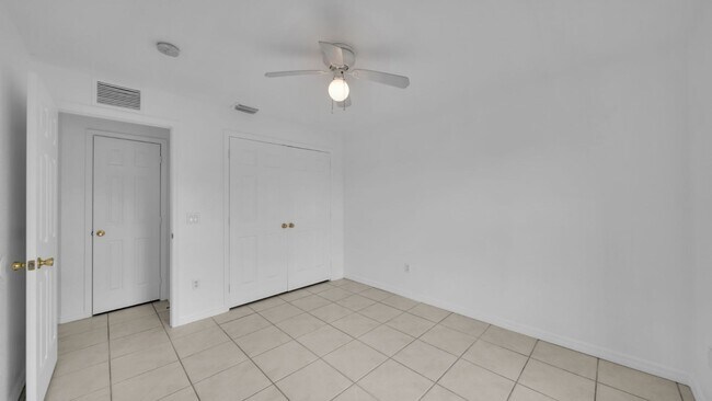 Building Photo - 215-213 Homer Ave S
