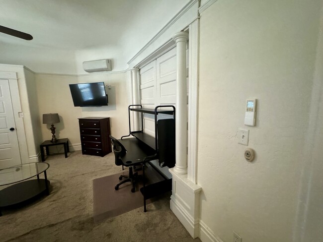 Primary Photo - 102 W Fulton St