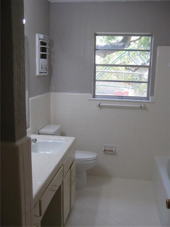 Building Photo - 2007 Oakglen Dr