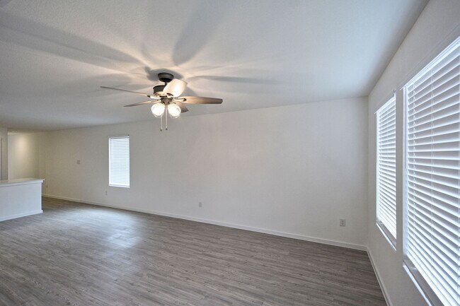 Building Photo - 768 Grey Dove Trl