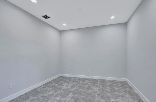 Building Photo - 5134 Liberty Ln