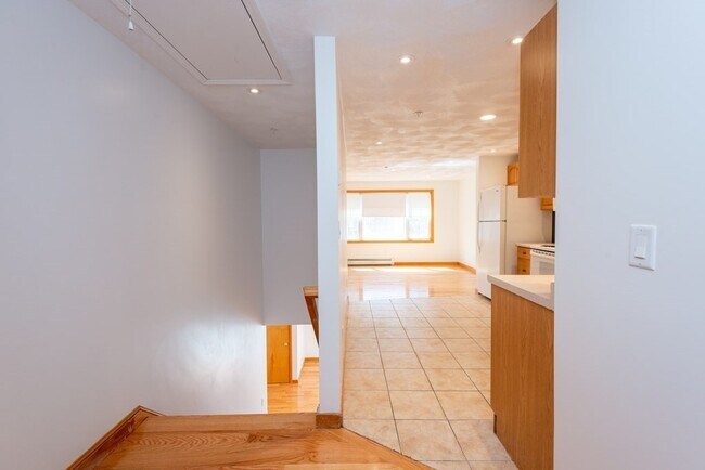 Building Photo - 19 Rosewood Dr