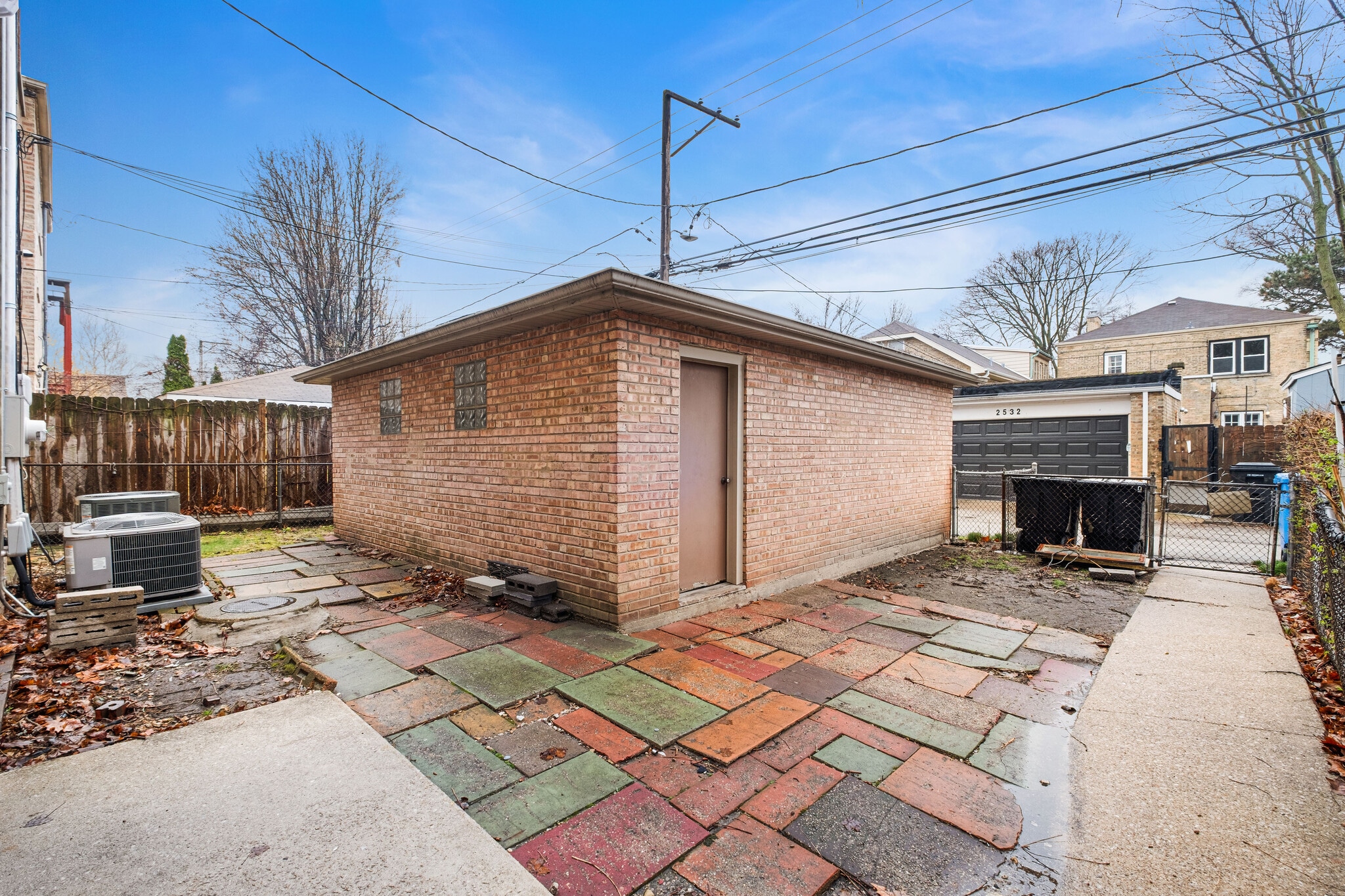 Building Photo - 2531 W Lunt Ave