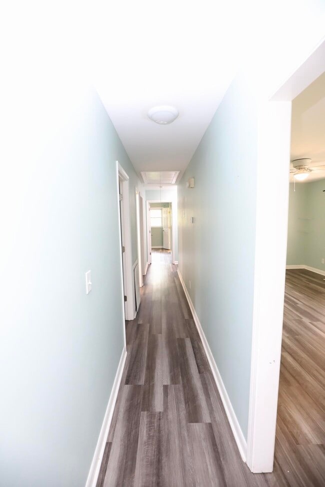 Building Photo - 807 N Guignard Dr