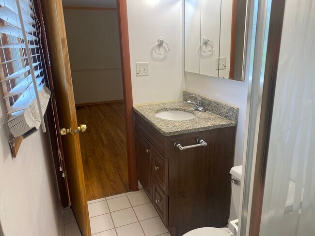 Building Photo - 709 S Salem Dr